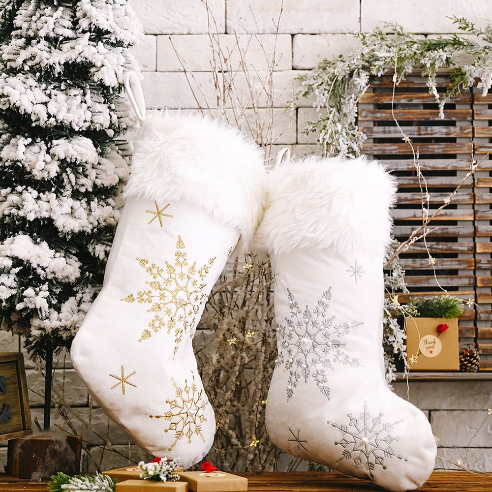 Бархатный рождественский чулок – обзор и цена Christmas Stocking Hanging